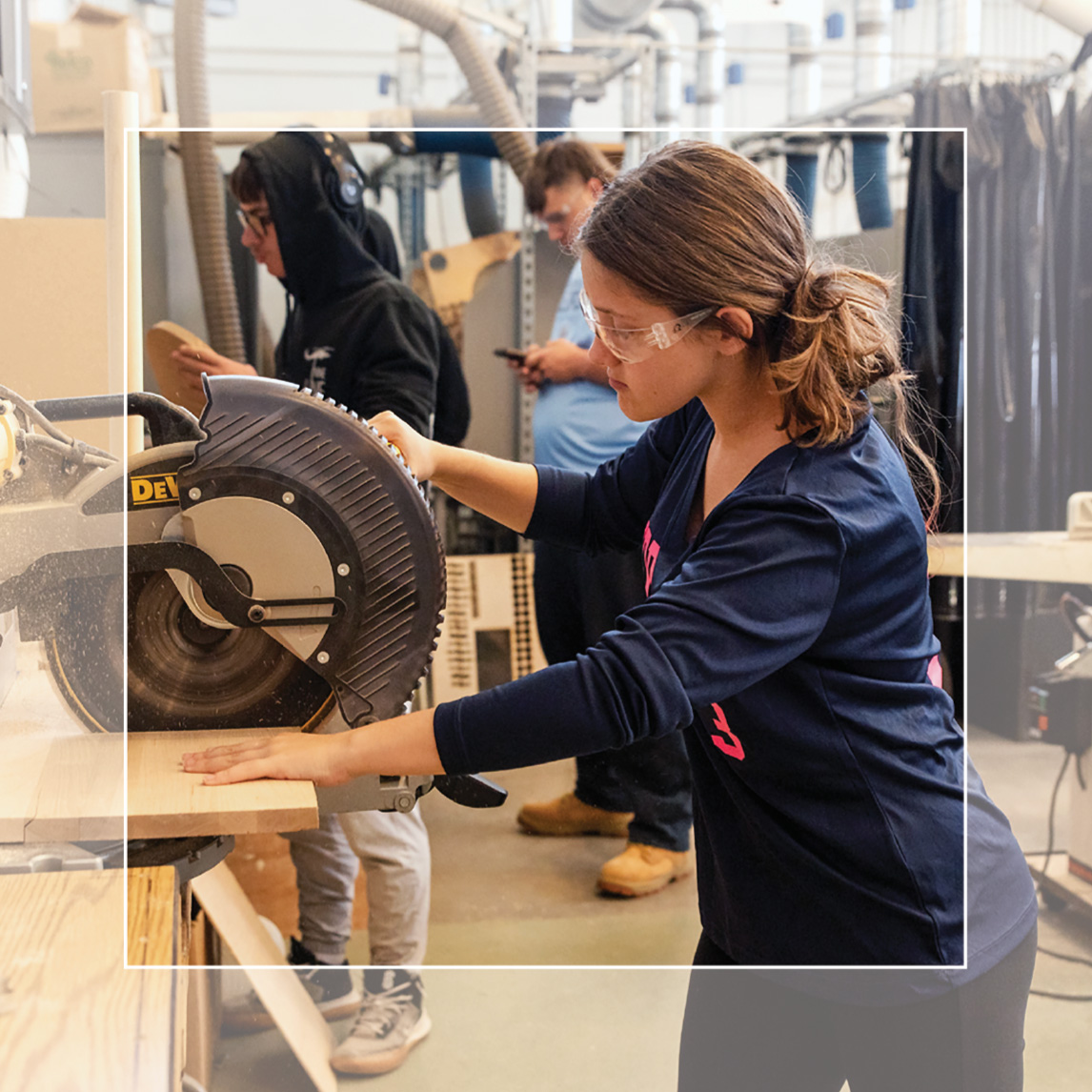 Zuzanna Rogowski using a circular saw in a woodshop.